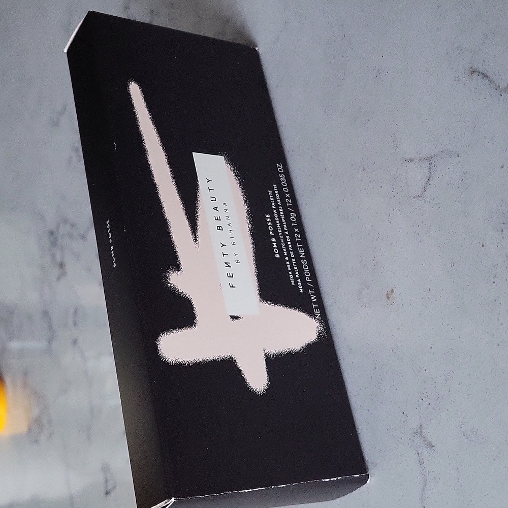 Fenty Beauty Bomb Posse Eyeshadow Palette - Picture 3 of 5